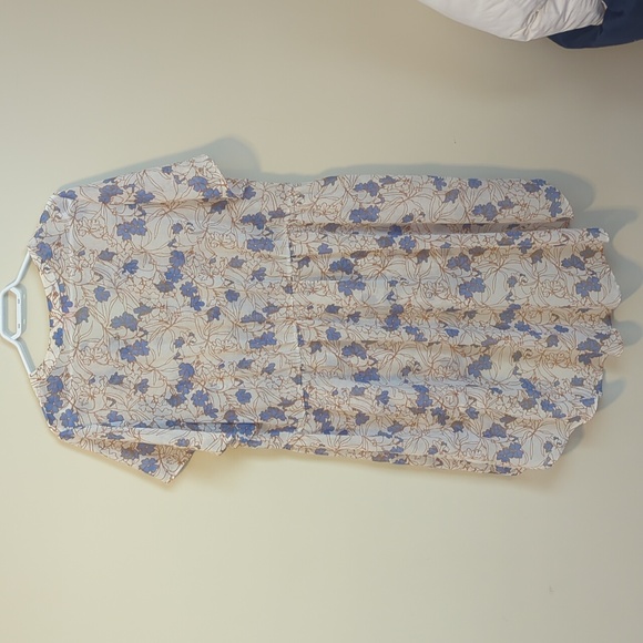 Women's Floral High-Low Blouse - Picture 2 of 5